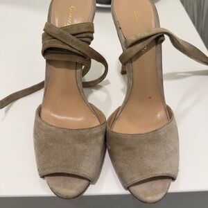 Gianvito Rossi Suede Tan Heels